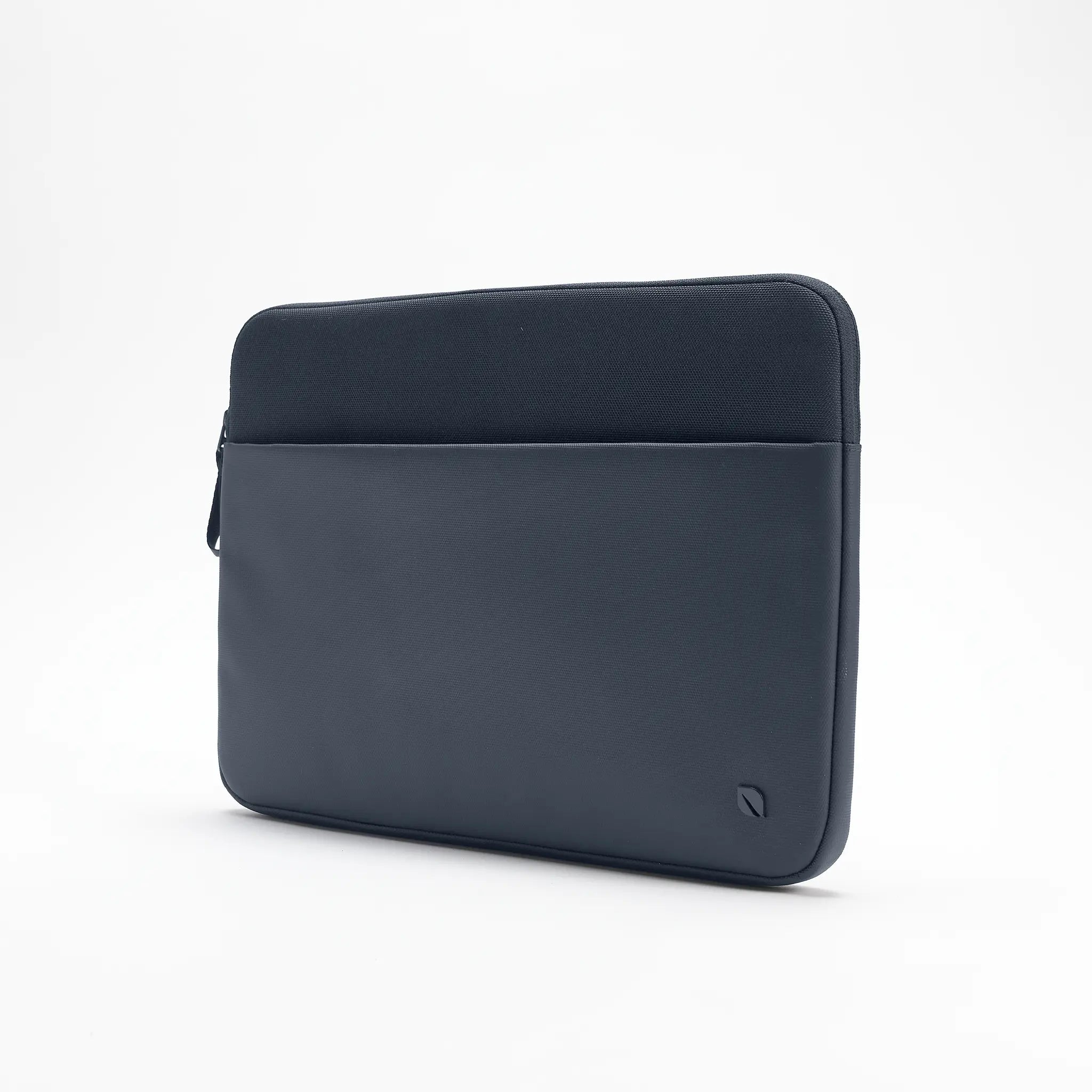 A.R.C. Sleeve with ReSpun 100% Recycled Polyester for 16-inch Laptop Incase